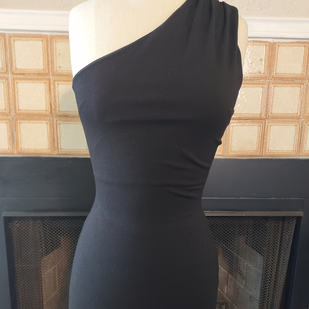 a'gaci Chic Black One-Shoulder Dress